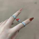 Bijou dinosaure coloré pour petites mains