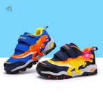 Baskets enfantines aux couleurs vives de dinosaure