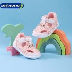 Chaussures à thème dinosaure, idéales pour les aventures