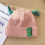 Bonnet dino coloré pour les petits