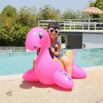 Bouée en forme de dinosaure pour le plaisir des petits
