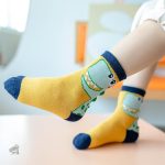 Chaussettes confortables avec illustration de dinosaure