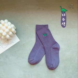 Chaussettes colorées avec motif dinosaure
