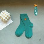 Chaussettes aux motifs de dinosaures fluorescents