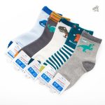 Chaussettes colorées avec motifs de dinosaures