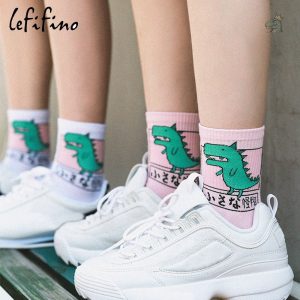 Chaussettes dinosaure kawaii colorées pour un look amusant