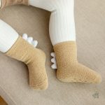 Chaussettes confortables avec dessins de petits dinosaures