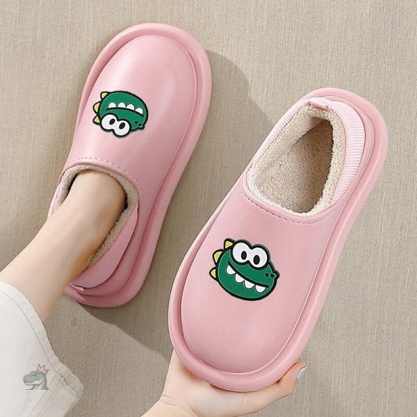 chausson-dinosaure-rose-1 Chausson dinosaure rose pour enfants