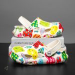 Sandales d'été avec motif dinosaure pour les petits aventuriers
