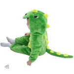 Détails colorés sur le pyjama dinosaure pour enfant