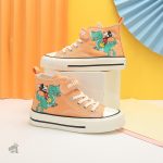 Converse amusantes avec illustration de T-Rex
