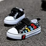 Chaussures dinosaure à scratch, design amusant