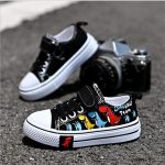 Converse enfant avec design dinosaure coloré