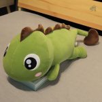 Coussin dinosaure amusant pour une chambre d'enfant