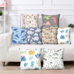 Housse coussin motif dinosaure coloré