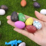 Oeuf de dinosaure coloré pour éveiller la curiosité des enfants