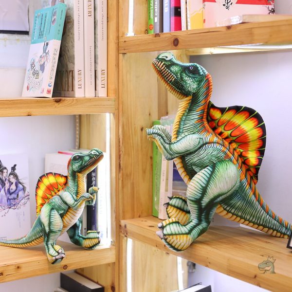 Détail peluche Spinosaurus, design réaliste et amusant
