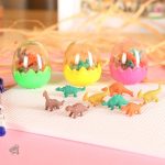 Puzzle œuf jaune avec motifs de dinosaures
