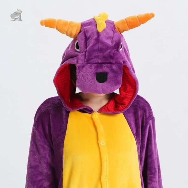Pyjama violet doux avec dinosaures amusants