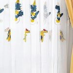 Voilage avec motifs de dinosaures pour chambre lumineuse