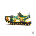 Chaussures résistantes pour enfants avec design dinosaure