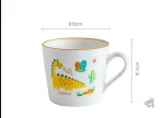 Tasse avec un dinosaure joyeux pour les boissons