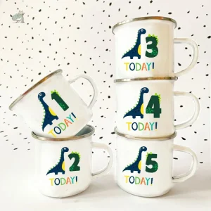 Tasse dinosaure anniversaire colorée et festive
