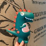 Tirelire en forme de dinosaure sympathique